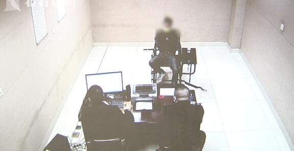 1587008246537745.jpg 男扮女裝搶劫藥店3.jpg
